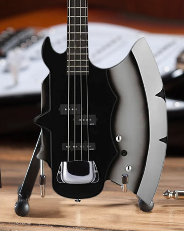 KISS Gene Simmons Signature AXE Bass © Axe Heaven