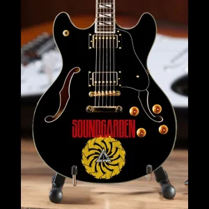 Guitarra en miniatura Chris Cornell - Axe Heaven